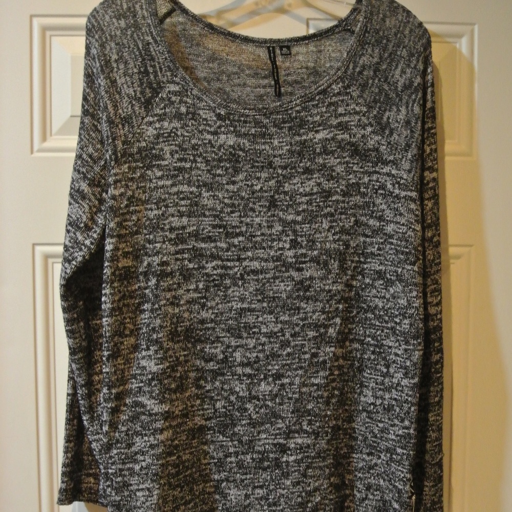 Black and White Long Sleeve Relaxed Sweater